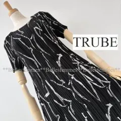 新品【TRUBE】M～L 上品◎美ライン プリーツワンピース ラインプリント