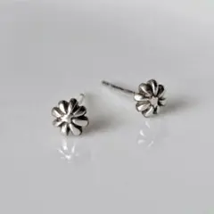 *小さなお花のピアス シルバー製 作家もの