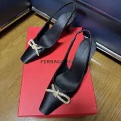 FERRAGAMO ブラックサテン ハイヒール　ゴールド金具　５　２／１のサムネイル