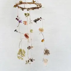 木の実と草花のドライフラワーガーランド