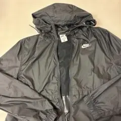 新品　Nike ブラック ウィンドブレーカー フード付き