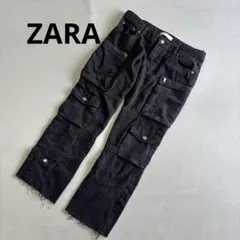 【ザラ】カーゴジーンズ　デニムパンツ　黒　ブラック　オシャレ　ボトムスのサムネイル