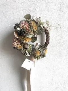 アンティークカラーのドライフラワーリース