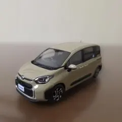 トヨタ シエンタ ミニカー ベージュのサムネイル
