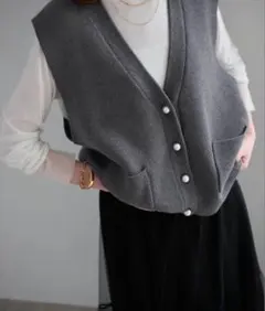 【新品未使用】SLOBE IENA パールニットベスト 新品 グレーのサムネイル