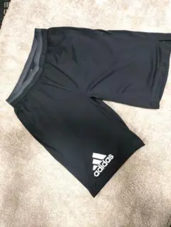 adidas ブラック ハーフパンツ