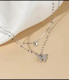 バタフライモチーフの2連ネックレス