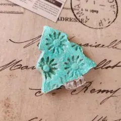 陶器　クリスマスツリーのブローチ