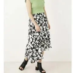 SHEL'TTER♡アシンメトリーサテンスカート 新品のサムネイル