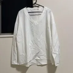 長袖シャツ　Vネック
