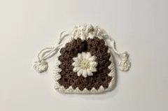 お花のミニポーチ　かぎ針編み 巾着袋　マーガレット ブラウン・アイボリー