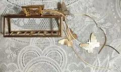 金色の蝶と葉のヘアクリップ