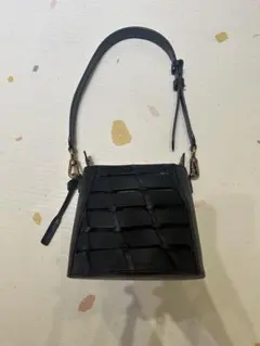 CHARLES & KEITH 編み込みブラックバッグ