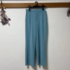 GU ワイドタックパンツ　センタープレス　水色
