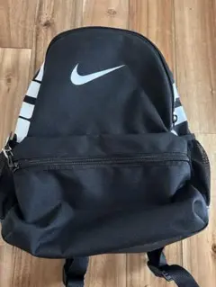 Nike ストライプリュック 黒/白