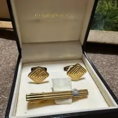 YVES SAINT LAURENT ネクタイピンカフスはノーブランド3点セット