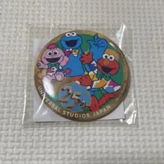 【新品】USJ 缶バッジ セサミストリート 25周年