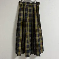 チェックのプリーツスカート