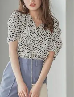 GRL グレイル　パワショルVネックダルメシアン柄ブラウス　Lサイズ
