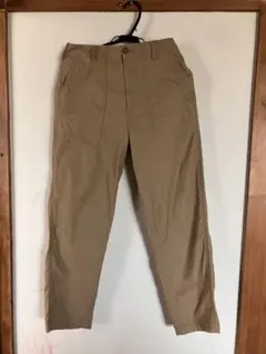 ベージュ カジュアルパンツ