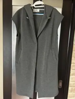 フード付きグレーロングベスト　ビッキー