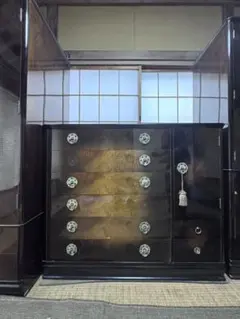 再出品 昭和レトロ 茶箪笥 飾り棚 黒檀調 引き戸 - メルカリ