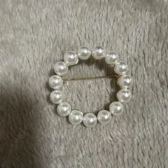 パール調円形ブローチ