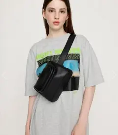 4000円→3600円値下げ　SLY ブラック ショルダーバッグ コンパクトのサムネイル