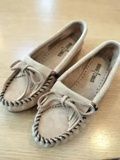 MINNETONKA モカシン スエード ベージュ サイズ22cm - メルカリ