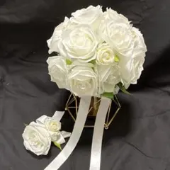 ウエディングブーケ　ラウンドブーケ　ブーケスタンド付き　ホワイト　薔薇