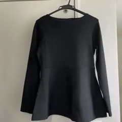 ブラック 長袖トップス バックパールボタン付き