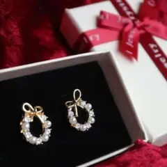 新品✨リース型スタッドピアス　ゴールドカラー プレゼント　ギフト