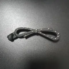 【値下げ・新品未使用】ストーン付き黒リボン　ヘアクリップ