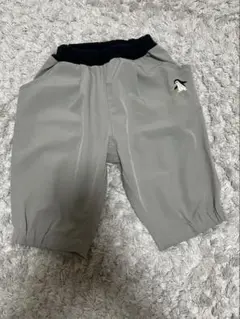 グレーのペンギン刺繍ハーフパンツ