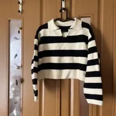 黒と白のストライプ クロップドニットセーター