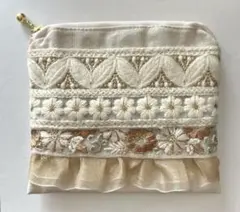 インド刺繍リボンのポーチ　ベージュ　玉付きファスナー
