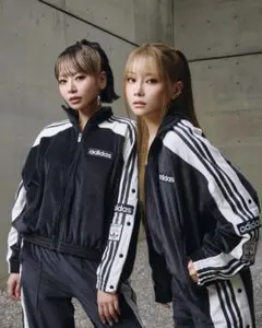 2025年最新】adidas ベロア ジャージの人気アイテム - メルカリ