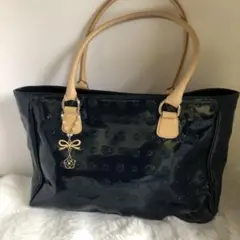 CLATHAS ネイビー　カメリア型押しエナメルバッグ　ハンドバッグ