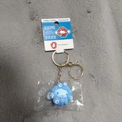 ミャクミャク　サンリオコラボ　推しカラー　立体マスコットキーホルダー　シナモ