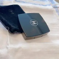 シャネルアイシャドウ レ キャトル オンブル　354 warm memories