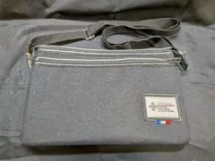 黒いサコッシュ