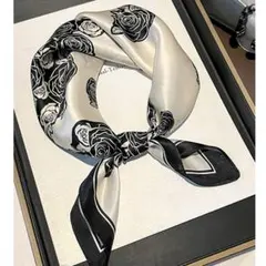 バラ柄シルク風スカーフ 約：70cmx 70cm