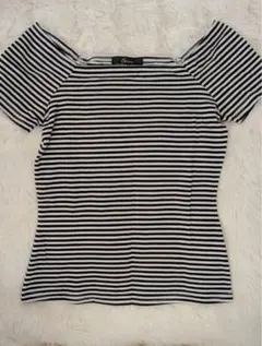 オフショルダー半袖Tシャツ 黒白ストライプ Mサイズ