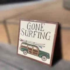 「GONE SURFING」の可愛い壁掛けタイル