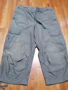 ユニクロ七分カーゴパンツ　カーキ色S サイズ
