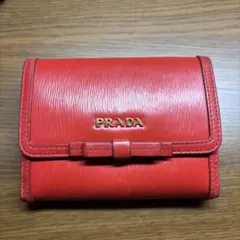 PRADA 赤 レザー 二つ折り財布