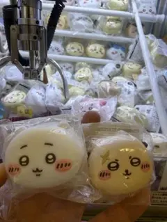 ちいかわ　おかおミニシリコンポーチ　ちいかわ　ラッコ　2個セット