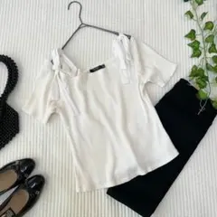 【美品✨】Bershka ベルシュカ 肩リボンリブ半袖トップス ホワイトのサムネイル