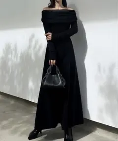 Louere オフショルダー 黒 ニットワンピース