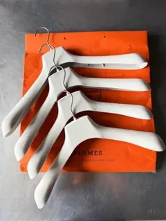 HERMES エルメス ハンガー 4本セット ほぼ未使用品